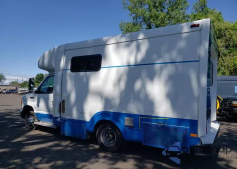 2006 Ford Econoline E350 Super Duty Cutaway Van z USA, uszkodzony, nr VIN 1FDWE35L26DA25284